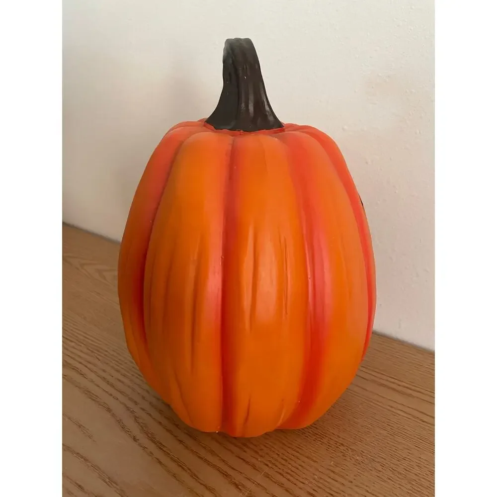 New Halloween 👻 Decor Ceramic Pumpkin 🎃 size 10”x7”